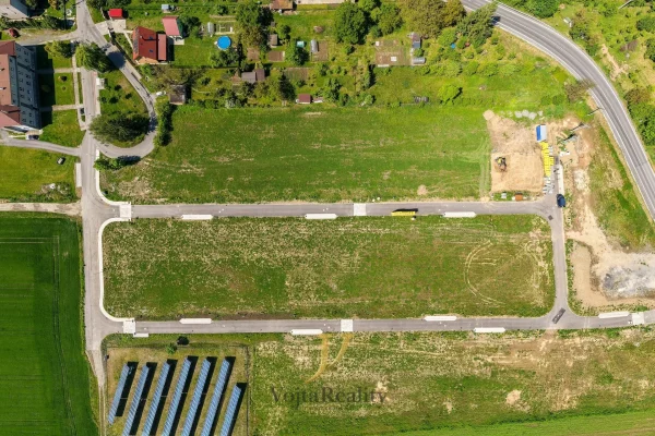 1920x1920wm1-01fed-prodej-stavebniho-pozemku-811-1130-m2-prerov-kozlovice-dji-20260520104221-0441-d-eaee014344-3838596030