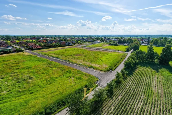 1920x1920wm1-0621c-prodej-pozemky-pro-bydleni-771-1-274-m2-majetin-dji-20260602170652-0527-d-d59e014344-3045275596