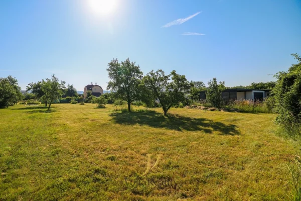 1920x1920wm1-0859c-prodej-stavebniho-pozemku-1-305-m2-sternberk-047a2656-73e0014344-1131493624