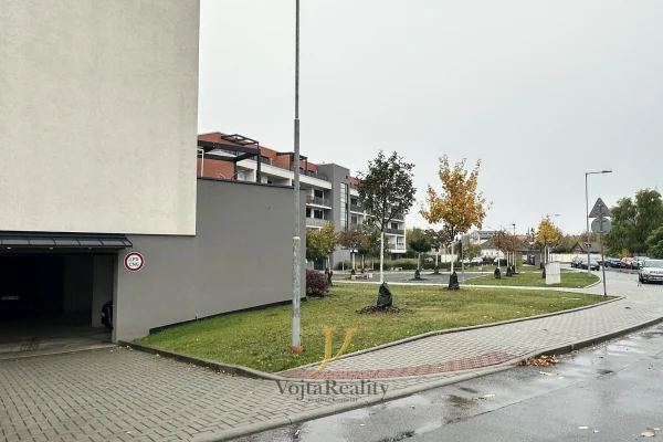 1920x1920wm1-2fb75-prodej-garazoveho-stani-15-m2-lazecka-olomouc-img-0514-0269014344-3579350583