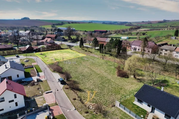 1920x1920wm1-31b81-prodej-stavebniho-pozemku-1376-m2-hradcany-dji-0263-b-824f35d8d6-2901904205