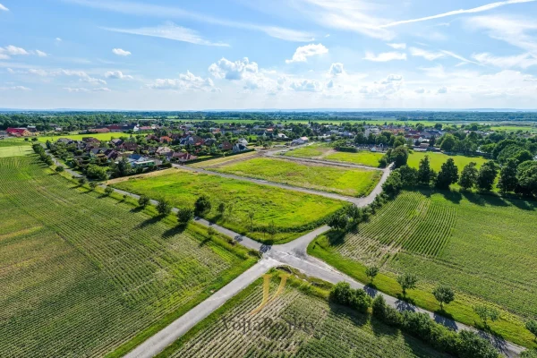 1920x1920wm1-42d4f-prodej-pozemek-pro-bydleni-c-6-764-m2-majetin-dji-20260602170720-0528-d-041c014344-108351178