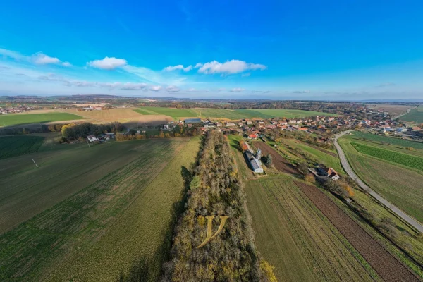 1920x1920wm1-43ec6-prodej-stavebniho-pozemku-13-897-m2-budetsko-dji-0140-184e35d8d6-1778903561