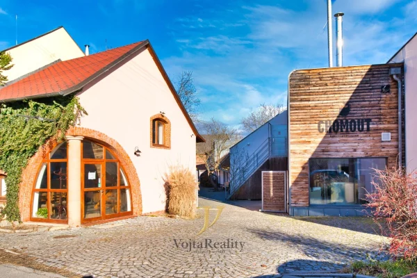 1920x1920wm1-457fd-prodej-komercni-prostory-1074-m2-pozemek-1820-m2-olomouc-chomoutov-dsc07497-4efd35d8d6-198978943-1