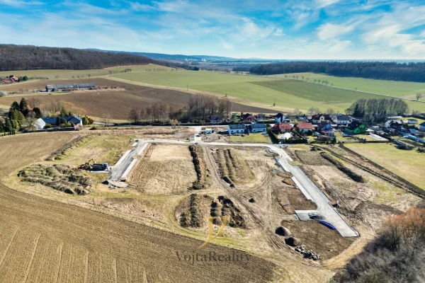 1920x1920wm1-49dbe-prodej-pozemky-pro-bydleni-598m2-komarov-dji-0924-d87735d8d6-1844013499