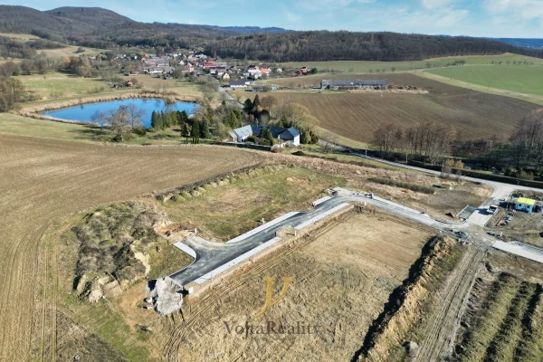 1920x1920wm1-51ea0-prodej-pozemky-pro-bydleni-598m2-komarov-dji-0959-a94935d8d6-4035196545