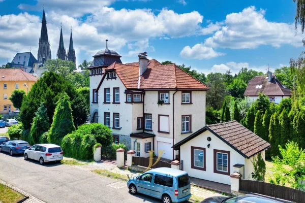 1920x1920wm1-6591b-prodej-vila-497-m2-pozemek-1515-m2-olomouc-lazce-dji-0374-6c28014344-931647012