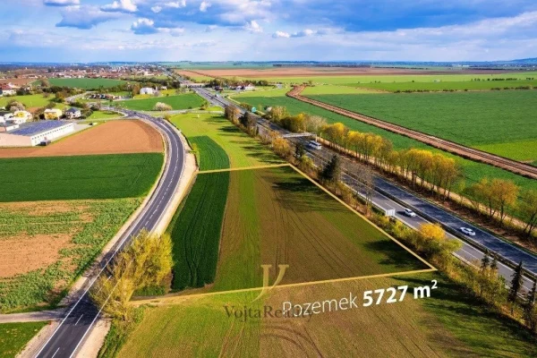 1920x1920wm1-67de8-prodej-komercni-pozemky-5-727-m2-uncovice-a2d935d8d6-2497493299-1