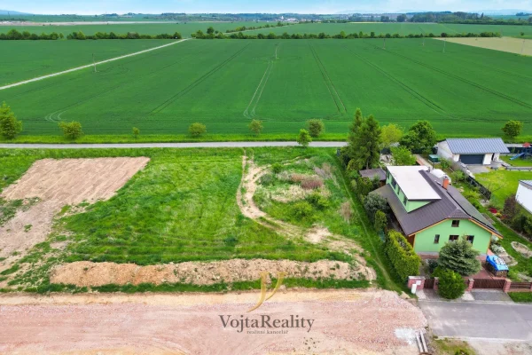 1920x1920wm1-6828c-prodej-pozemky-pro-bydleni-780-m2-majetin-dji-0979-be7135d8d6-1681094584-1