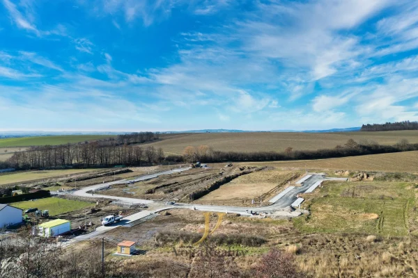 1920x1920wm1-69f02-prodej-pozemky-pro-bydleni-598m2-komarov-dji-0960-496535d8d6-491182941