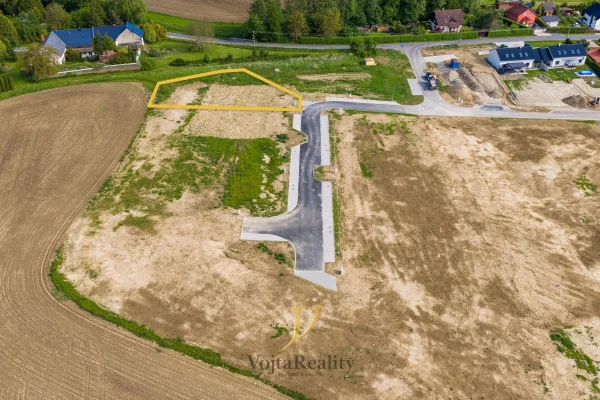 1920x1920wm1-6a398-prodej-pozemek-pro-bydleni-c-4-917m2-komarov-dji-20260519162455-0214-d-2-9f89014344-1876804585