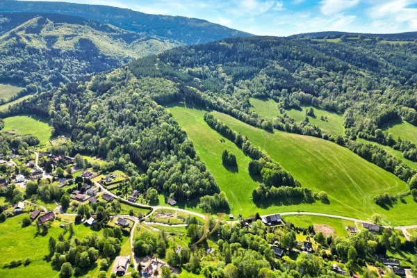 1920x1920wm1-6a47e-prodej-pozemky-pro-vystavbu-ubytovaciho-zarizeni-55-620-m2-vernirovice-dji-0899-95c2014344-669586287