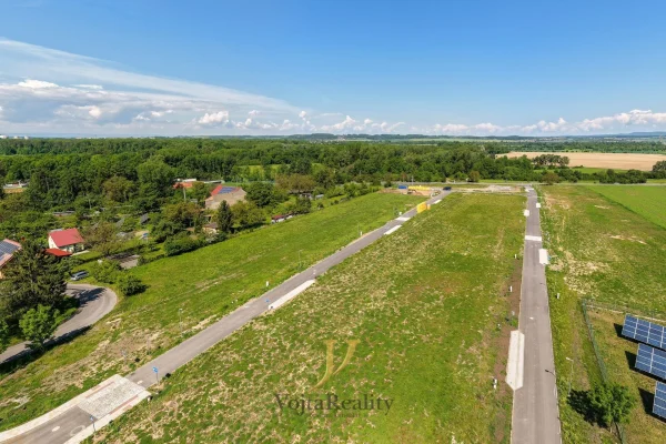 1920x1920wm1-6b30b-prodej-stavebniho-pozemku-811-1130-m2-prerov-kozlovice-dji-20260520104442-0452-d-647c014344-161253790