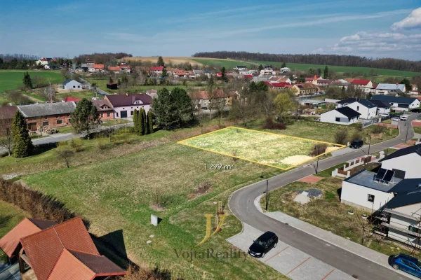 1920x1920wm1-7de7a-prodej-stavebniho-pozemku-1299-m2-hradcany-dji-0260-b-fcf635d8d6-1450963079