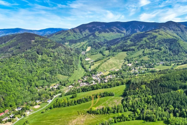 1920x1920wm1-84a7b-prodej-pozemky-pro-vystavbu-ubytovaciho-zarizeni-55-620-m2-vernirovice-dji-0916-cebb014344-2619556073