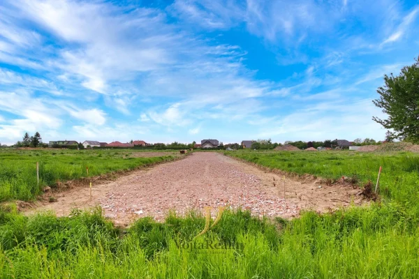 1920x1920wm1-88dba-prodej-pozemky-pro-bydleni-780-m2-majetin-dsc00017-b57d35d8d6-729501965-1