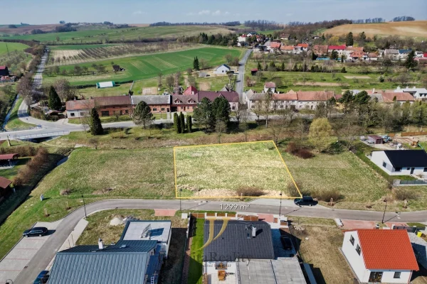 1920x1920wm1-8b744-prodej-stavebniho-pozemku-1299-m2-hradcany-dji-0262-b-c26035d8d6-3184775878