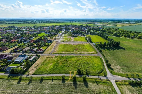 1920x1920wm1-8dc03-prodej-pozemek-pro-bydleni-c-10-872-m2-majetin-dji-20260602171556-0546-d-00a0014344-1417839273