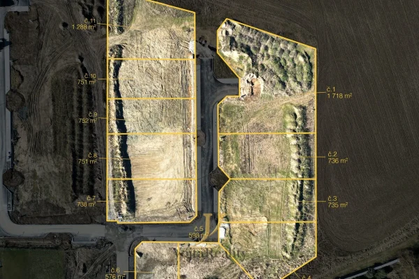 1920x1920wm1-90ea5-prodej-pozemky-pro-bydleni-598m2-komarov-dji-0964-c-f4eb35d8d6-1459752367