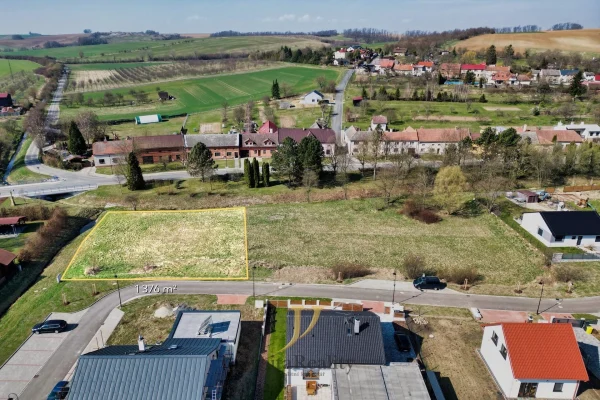 1920x1920wm1-9eaa8-prodej-stavebniho-pozemku-1376-m2-hradcany-dji-0262-b-a94c35d8d6-3768662340