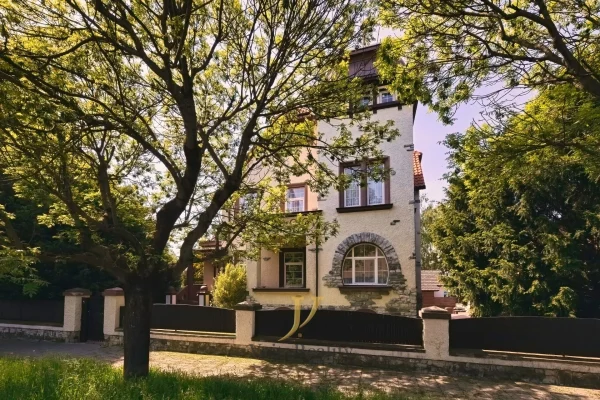 1920x1920wm1-9ec68-prodej-vila-440-m2-olomouc-lazce-bd9a04731-ec4c35d8d6-1937090215-1