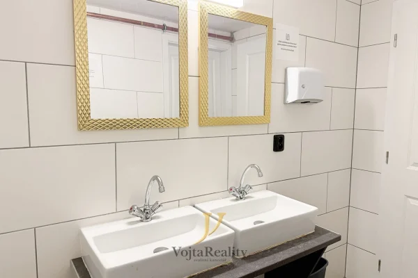 1920x1920wm1-c2a6e-pronajem-restaurace-150-m2-olomouc-img-1703-b4fe35d8d6-2330364325