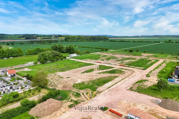 1920x1920wm1-c2bcd-prodej-pozemky-pro-bydleni-780-m2-majetin-dji-0974-078d35d8d6-3869960871-1