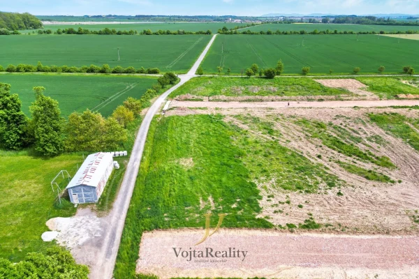 1920x1920wm1-d6fbc-prodej-pozemky-pro-bydleni-780-m2-majetin-dji-0963-a53d35d8d6-366493849-1