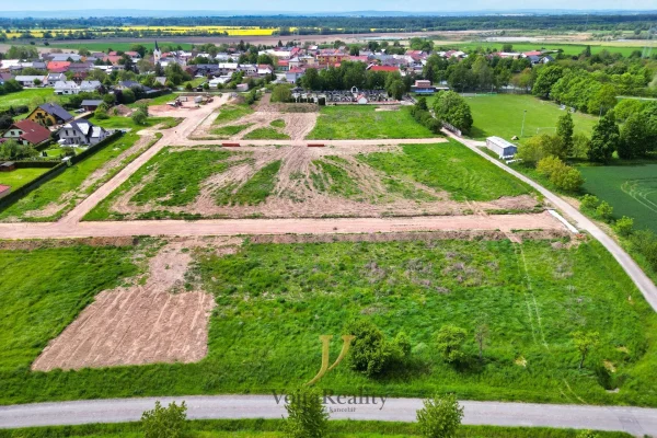 1920x1920wm1-d9d4d-prodej-pozemky-pro-bydleni-780-m2-majetin-dji-0954-f30135d8d6-1409797636-1