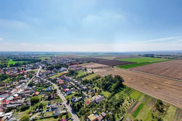 1920x1920wm1-e6b64-prodej-stavebniho-pozemku-1-071-m2-dub-nad-moravou-dji-20250909133114-0082-d-ea5f35d8d6-3655844303