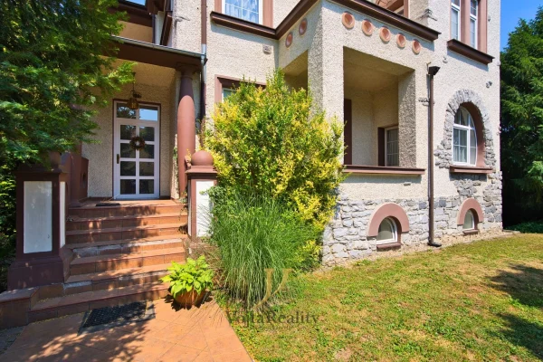 1920x1920wm1-ecf19-prodej-vila-497-m2-pozemek-1515-m2-olomouc-lazce-dsc03495-f992014344-1487713766