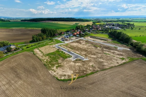 1920x1920wm1-edecc-prodej-stavebni-pozemky-576-m2-1-718-m2-komarov-dji-20260519162849-0226-d-f9a9014344-3664937050