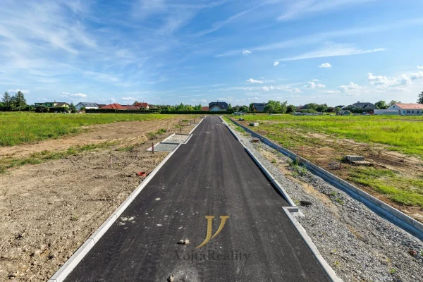 1920x1920wm1-f05f1-prodej-pozemky-pro-bydleni-771-1-274-m2-majetin-dji-20260602171237-0536-d-a4e3014344-558861211