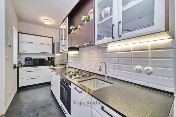 1920x1920wm1-f94df-prodej-vila-440-m2-olomouc-lazce-bd9a4993-e61a35d8d6-2990150784-1