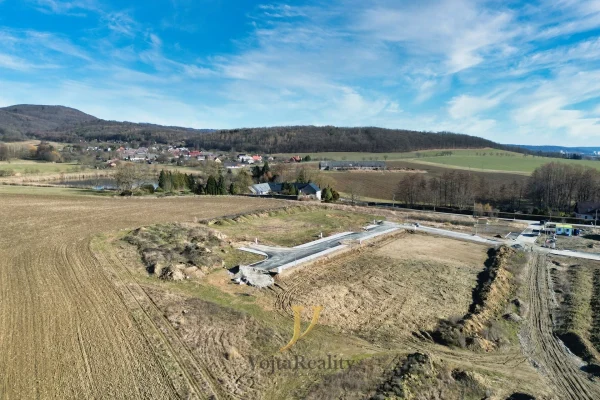 1920x1920wm1-fbdbd-prodej-pozemky-pro-bydleni-598m2-komarov-dji-0975-8a1b35d8d6-1395338947