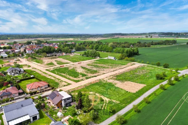 1920x1920wm1-ff526-prodej-pozemky-pro-bydleni-780-m2-majetin-dji-0949-cb4535d8d6-1299943618-1